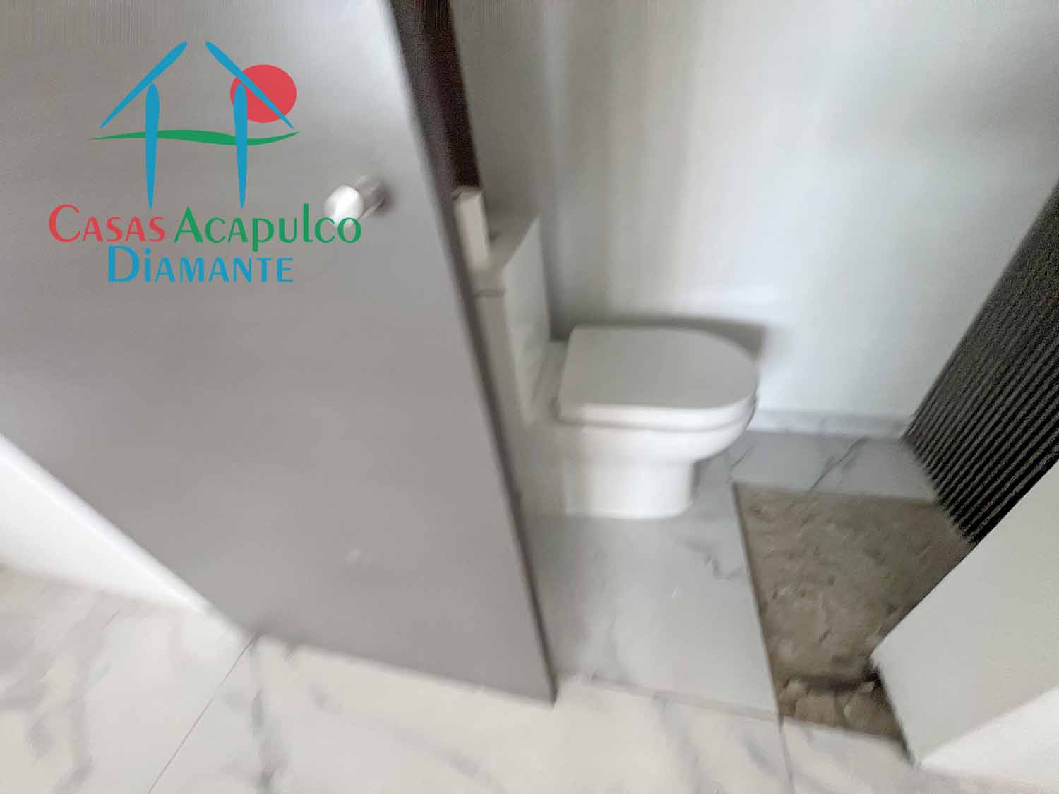 Cyan PH C2  - Baño de visitas 1